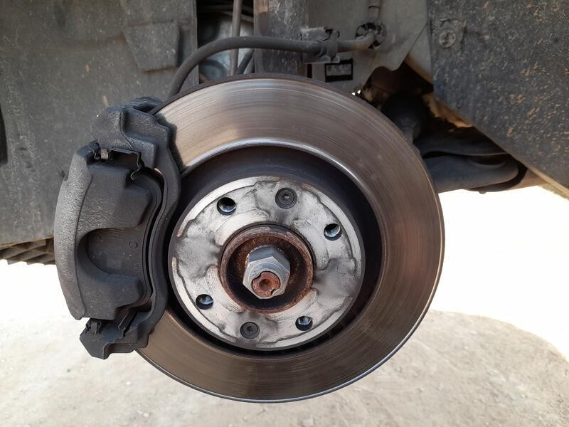 Recambio de mangueta delantera izquierda para citroën c3 iii (sx) 1.2 vti 82 referencia OEM IAM 1607557480  