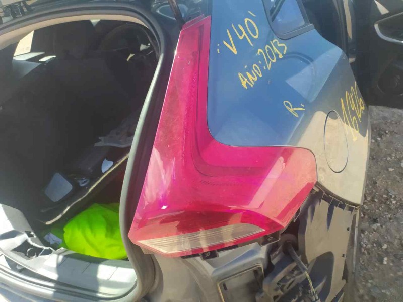 Recambio de piloto trasero derecho para volvo v40 hatchback (525) d3 referencia OEM IAM 31395845  