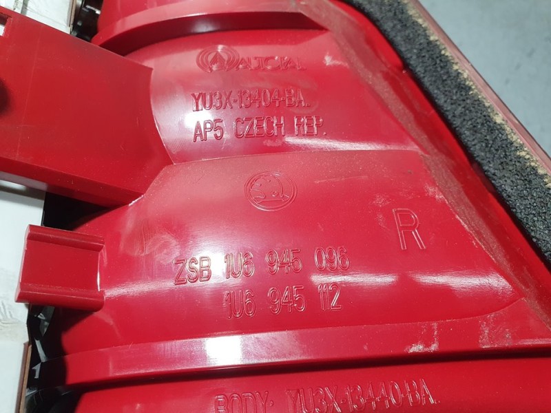 Recambio de piloto trasero derecho para skoda octavia berlina (1u2) ambiente referencia OEM IAM 1U6945112  ROZADO