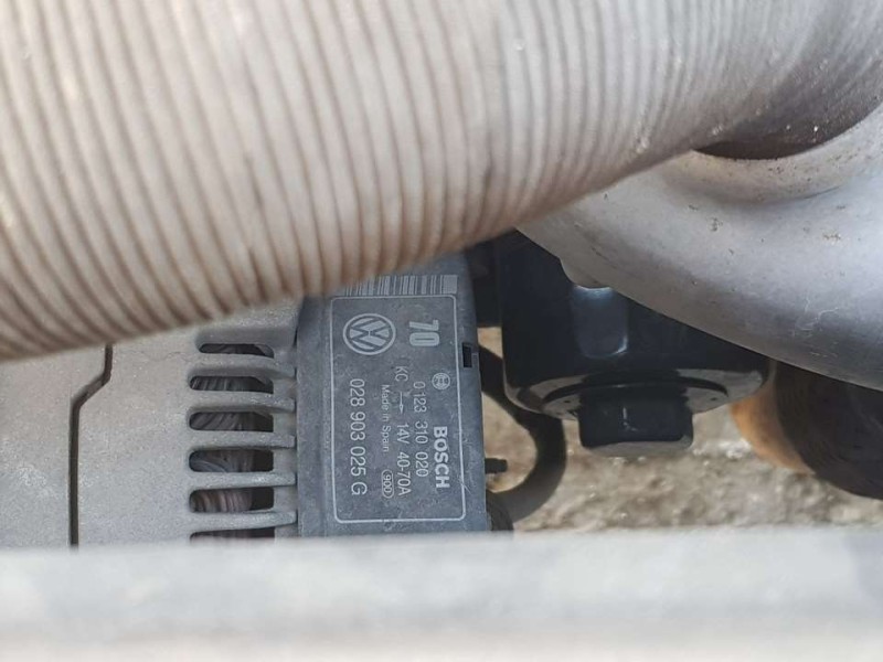 Recambio de alternador para volkswagen polo berlina (6n1) básico referencia OEM IAM 028903025G 0123310020 BOSCH