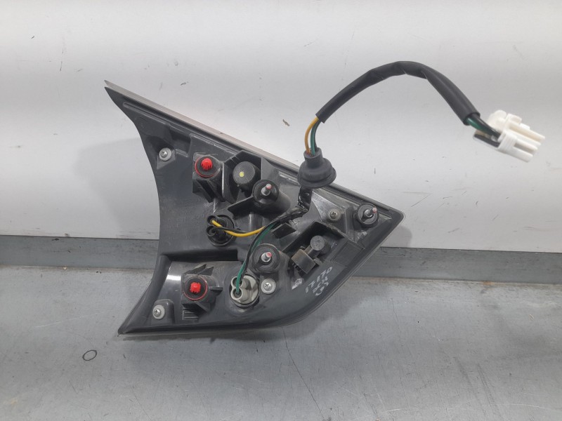 Recambio de piloto trasero derecho interior para nissan x-trail iii (t32_, t32r, t32rr) 1.6 dci (t32) referencia OEM IAM 2261793