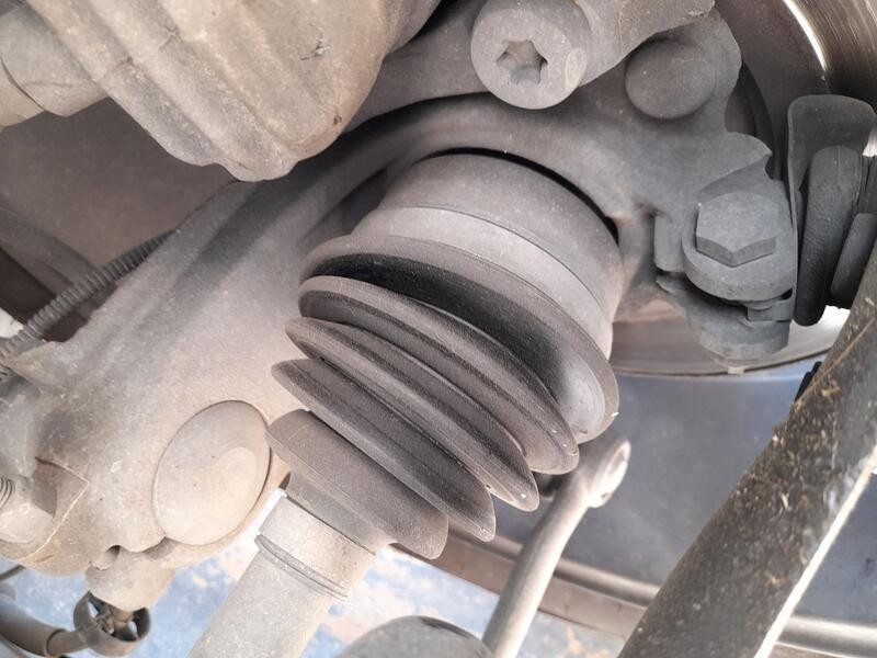 Recambio de transmision delantera izquierda para citroën c3 iii (sx) 1.2 vti 82 referencia OEM IAM 9803019580  