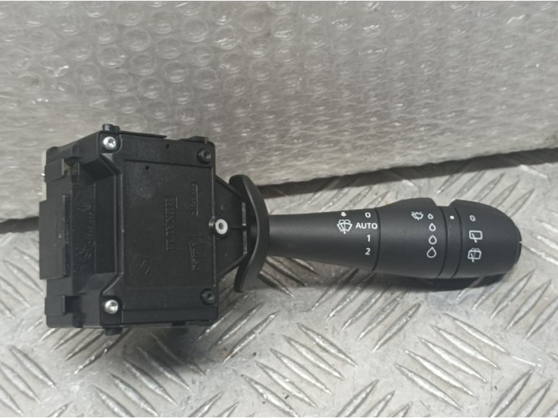 Recambio de mando limpia para renault captur limited referencia OEM IAM 255675887R  