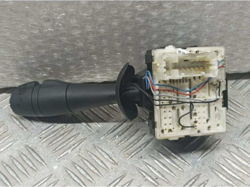 Recambio de mando limpia para renault captur limited referencia OEM IAM 255675887R  