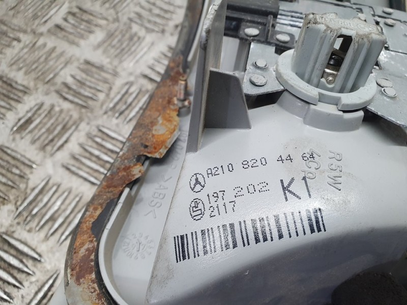 Recambio de piloto trasero derecho para mercedes-benz clase e (w210) berlina 230 (210.037) referencia OEM IAM A2108204464 EXTERI