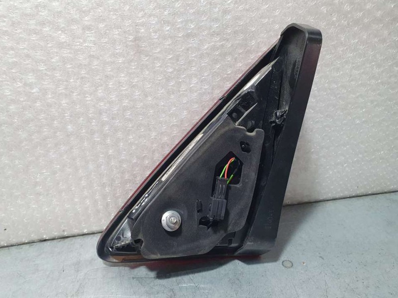 Recambio de piloto trasero izquierdo para peugeot 3008 allure referencia OEM IAM 9805511380 81300101 INTERIOR