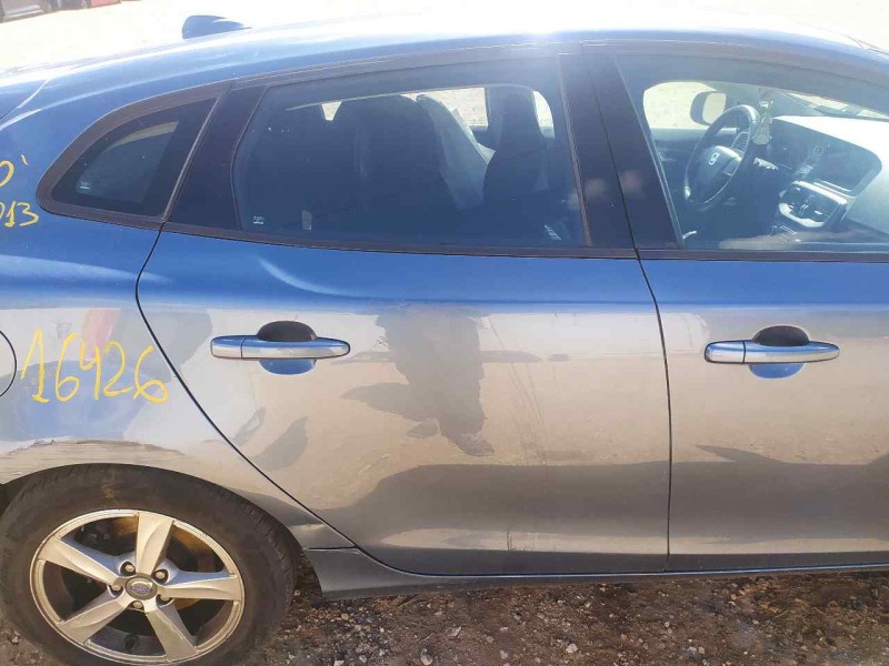 Recambio de puerta trasera derecha para volvo v40 hatchback (525) d3 referencia OEM IAM 32351000  ROZADA