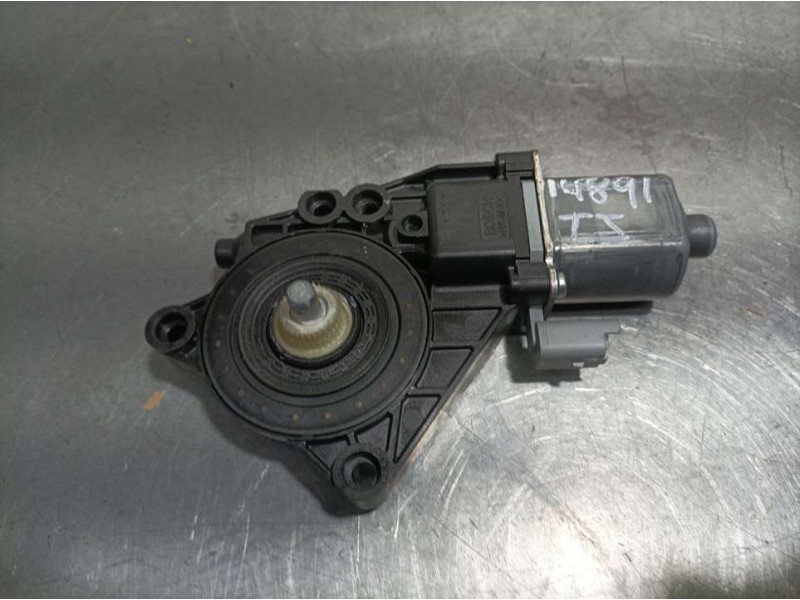 Recambio de motor elevalunas trasero izquierdo para hyundai ix20 gls style referencia OEM IAM 834501P000 0130822639 BOSCH