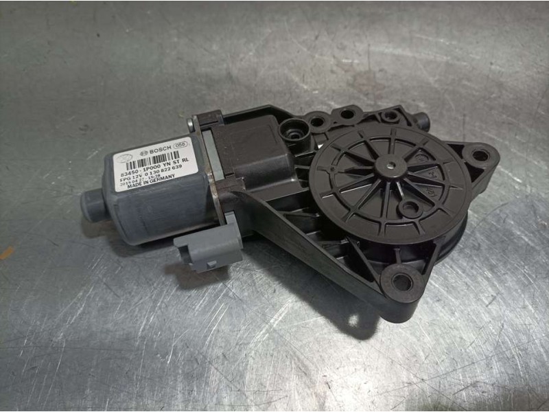 Recambio de motor elevalunas trasero izquierdo para hyundai ix20 gls style referencia OEM IAM 834501P000 0130822639 BOSCH