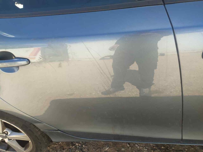 Recambio de puerta trasera derecha para volvo v40 hatchback (525) d3 referencia OEM IAM 32351000  ROZADA