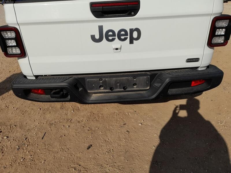 Recambio de paragolpes trasero para jeep gladiator pick-up (jt_) 3.0 d 4wd referencia OEM IAM 68341830AB  
