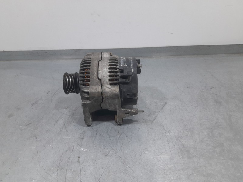 Recambio de alternador para seat ibiza (6k) básico referencia OEM IAM 028903026Q BOSCH 0123320007