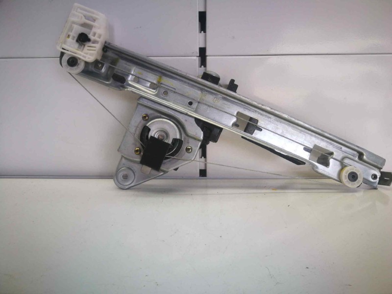 Recambio de elevalunas trasero izquierdo para renault megane ii classic berlina 1.5 dci diesel referencia OEM IAM 440726F 440726