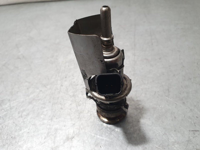 Recambio de inyector adblue para opel combo cargo (e) edition referencia OEM IAM 9813930180 J285B03917 