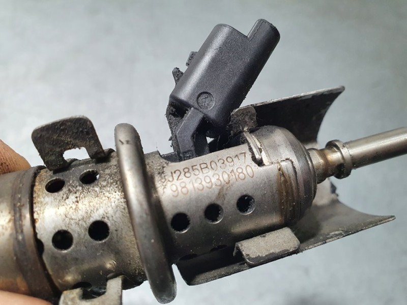 Recambio de inyector adblue para opel combo cargo (e) edition referencia OEM IAM 9813930180 J285B03917 