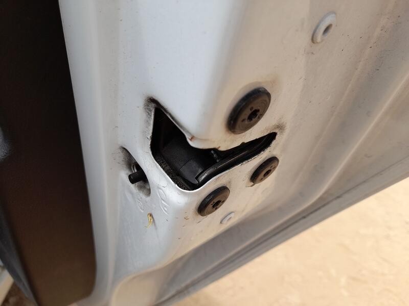 Recambio de cerradura puerta trasera derecha para renault zoe ze 0 referencia OEM IAM 825034093R  