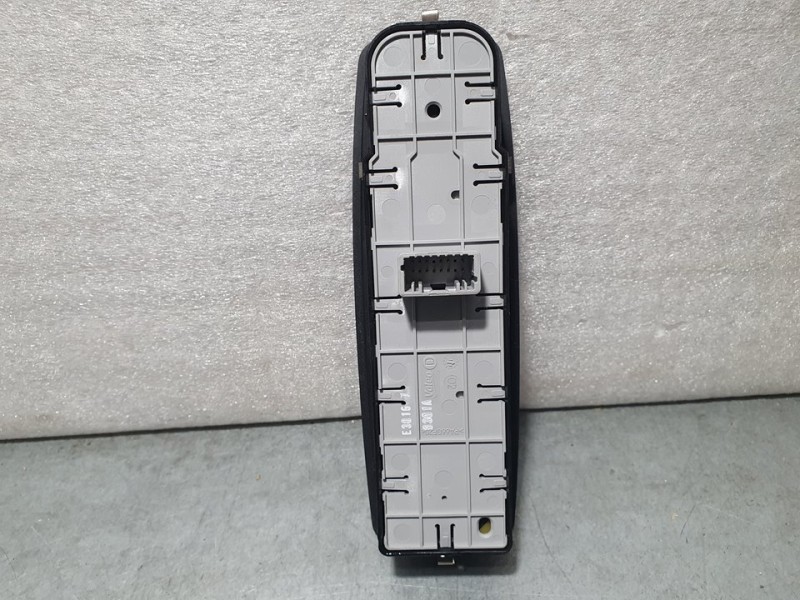 Recambio de mando elevalunas delantero izquierdo para renault laguna iii bose edition referencia OEM IAM 809610006R  