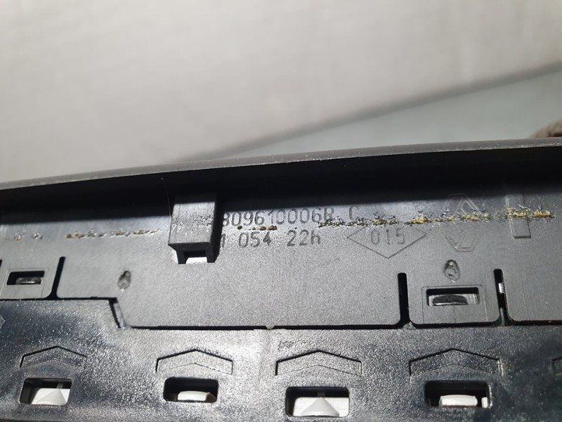 Recambio de mando elevalunas delantero izquierdo para renault laguna iii bose edition referencia OEM IAM 809610006R  