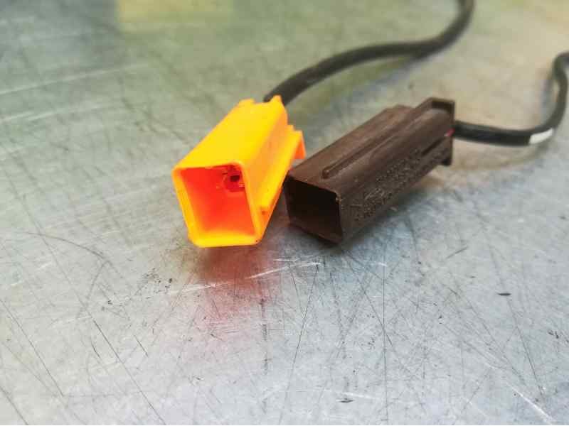 Recambio de pretensor airbag derecho para jaguar x-type 2.0 v6 executive referencia OEM IAM BAMPT10479 2 CLAVIJAS, 2 Y 2 PINS 