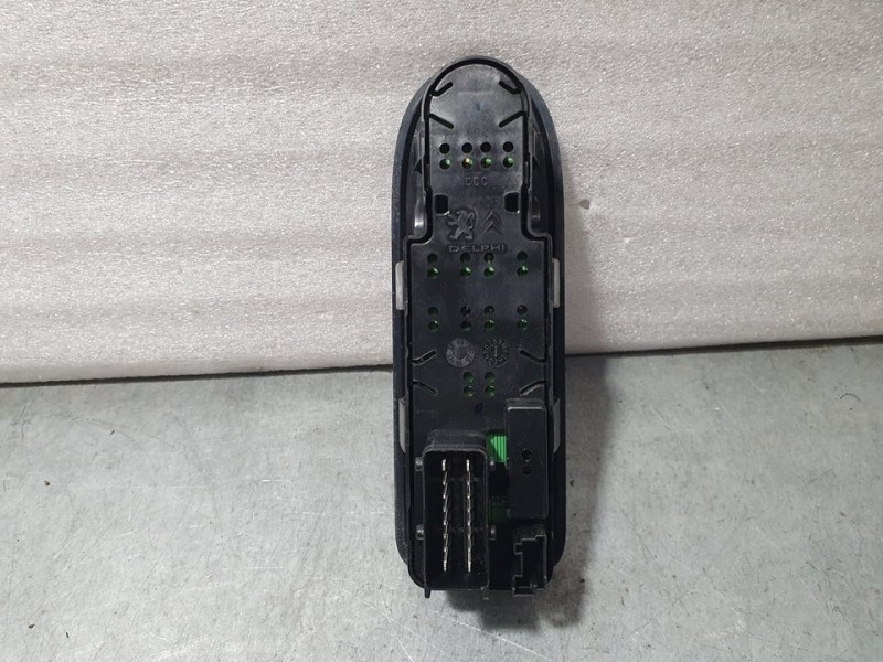 Recambio de mando elevalunas delantero izquierdo para citroën c3 collection referencia OEM IAM 98012283XT 28327530 