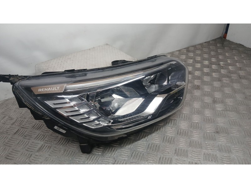Recambio de faro derecho para renault express furgoneta/monovolumen 1.5 blue dci 95 (f6ab) referencia OEM IAM 260105660R VARROC 
