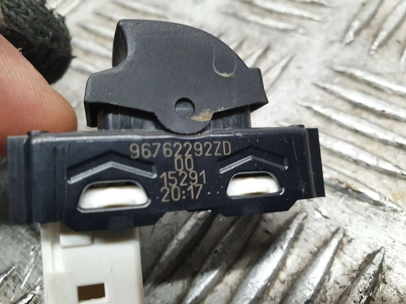 Recambio de mando elevalunas trasero izquierdo para peugeot 308 style referencia OEM IAM 96762292ZD  