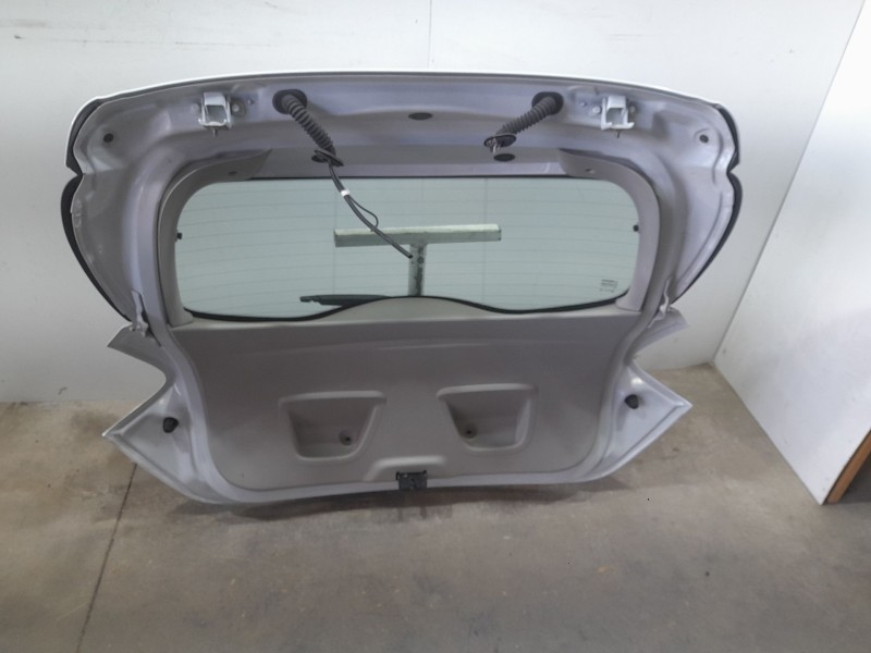 Recambio de porton trasero para renault zoe ze 0 referencia OEM IAM 901003877R TOCADO 