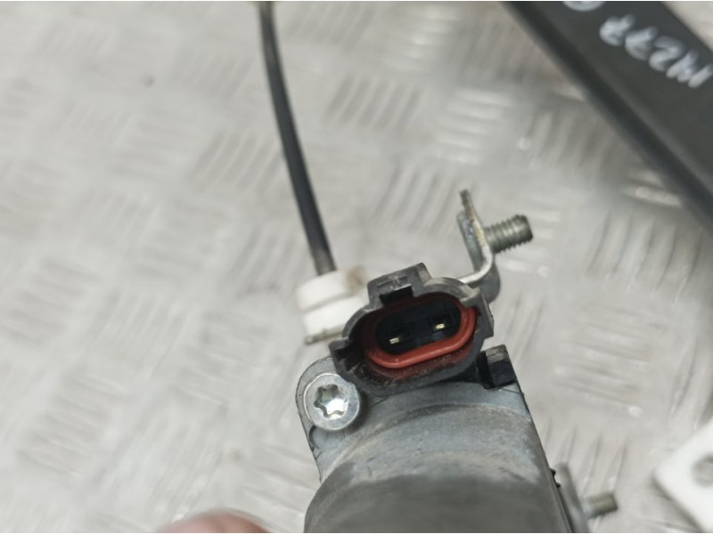 Recambio de elevalunas trasero derecho para ssangyong rodius xdi referencia OEM IAM 7234021000  ELECTRICO 2 PINS