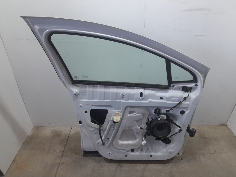 Recambio de puerta delantera izquierda para renault zoe ze 0 referencia OEM IAM 801015486R TOCADA 