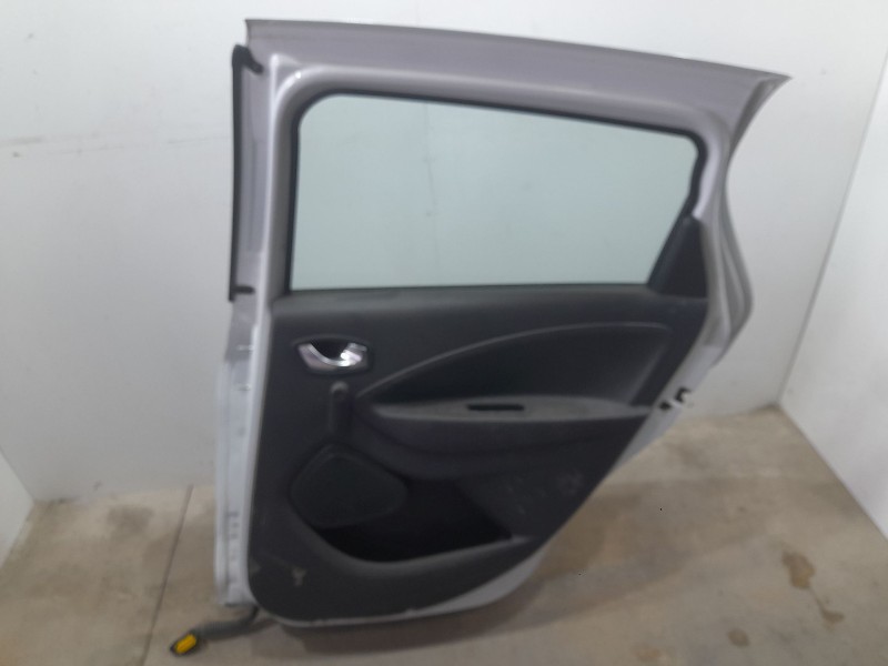 Recambio de puerta trasera derecha para renault zoe ze 0 referencia OEM IAM 821008742R TOCADA 