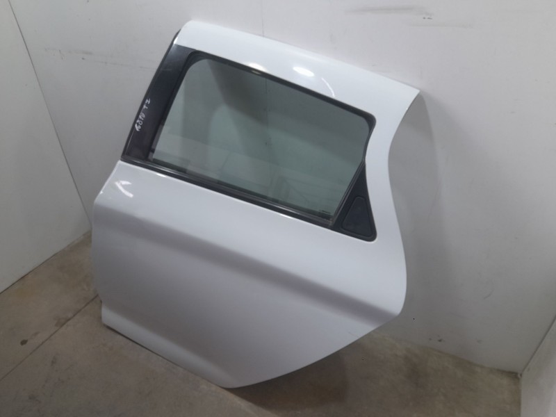 Recambio de puerta trasera izquierda para renault zoe ze 0 referencia OEM IAM 821011380R TOCADA 