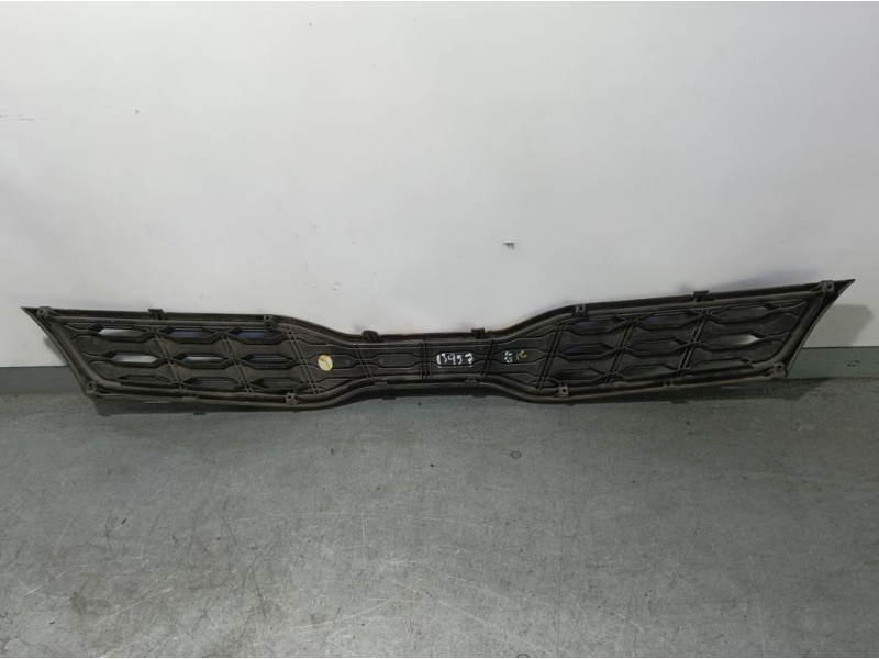 Recambio de rejilla delantera para kia rio basic referencia OEM IAM 863511W200  