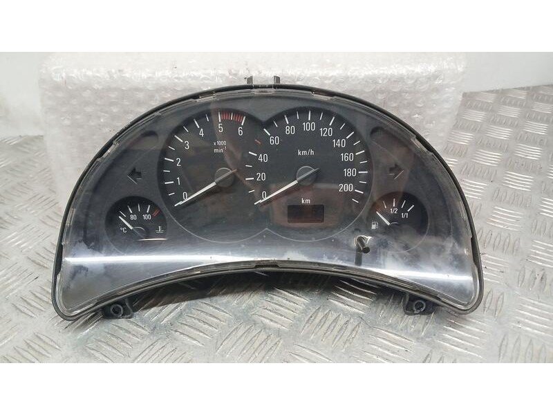 Recambio de cuadro instrumentos para opel corsa c essentia referencia OEM IAM 13173347WA  110008988026