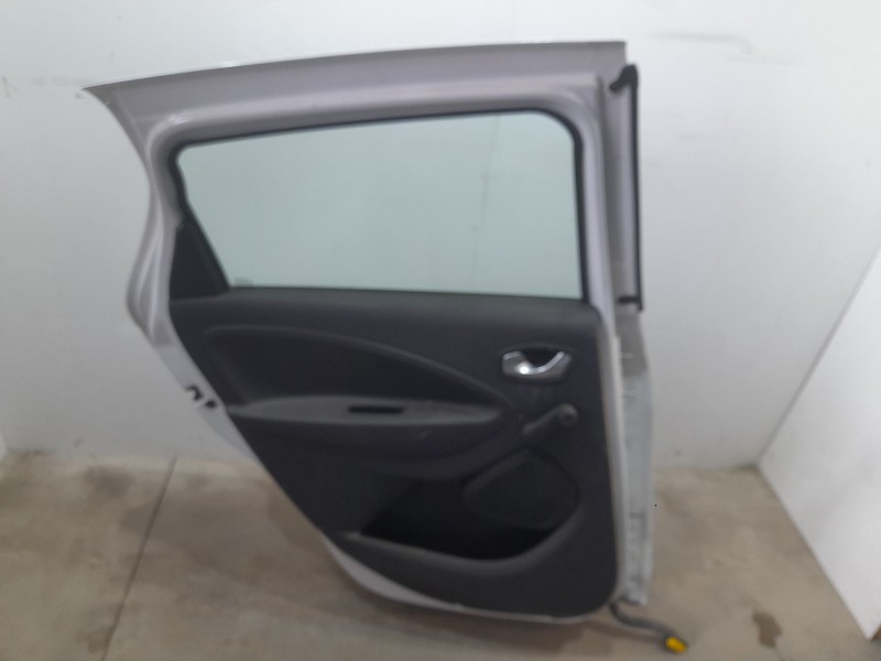 Recambio de puerta trasera izquierda para renault zoe ze 0 referencia OEM IAM 821011380R TOCADA 