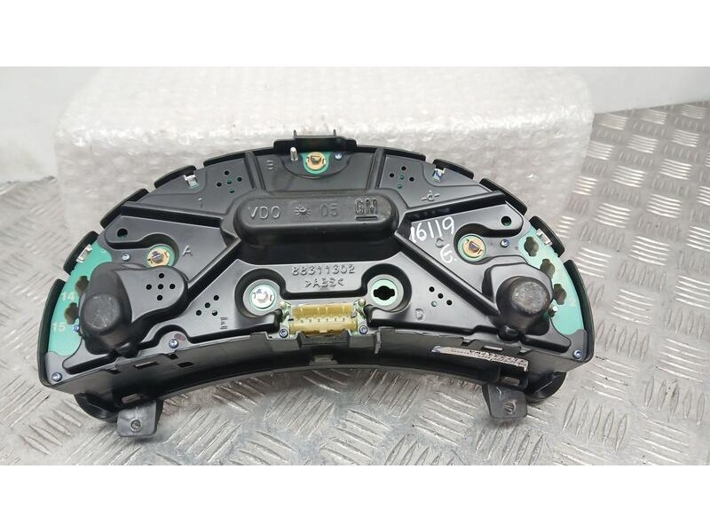 Recambio de cuadro instrumentos para opel corsa c essentia referencia OEM IAM 13173347WA  110008988026