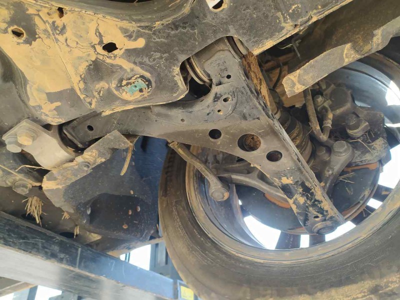 Recambio de brazo suspension inferior delantero izquierdo para opel astra k lim. 5türig 120 aniversario referencia OEM IAM 39089