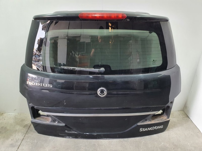 Recambio de porton trasero para ssangyong rodius xdi referencia OEM IAM 6401121101  TOCADO