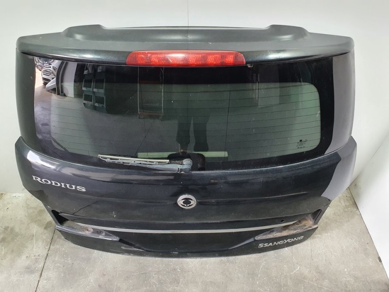 Recambio de porton trasero para ssangyong rodius xdi referencia OEM IAM 6401121101  TOCADO