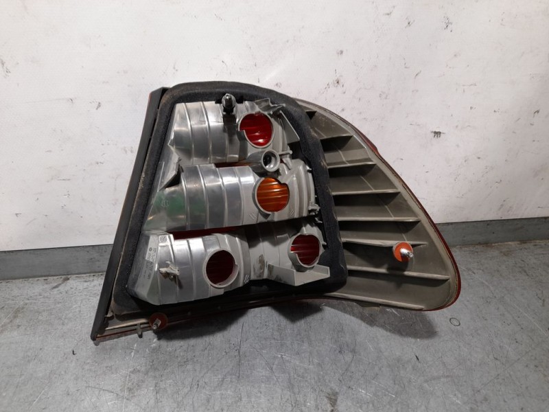 Recambio de piloto trasero izquierdo para bmw serie 3 berlina (e46) 320d referencia OEM IAM 6907933  EXTERIOR