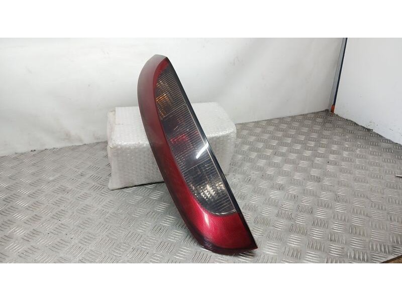 Recambio de piloto trasero izquierdo para opel corsa c essentia referencia OEM IAM 09114336 VALEO 89302171