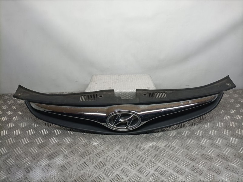 Recambio de rejilla delantera para hyundai i30cw comfort referencia OEM IAM 863512R500  