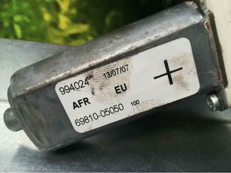 Recambio de elevalunas delantero derecho para toyota avensis berlina (t25) 2.0 executive berlina (5-ptas.) referencia OEM IAM  6