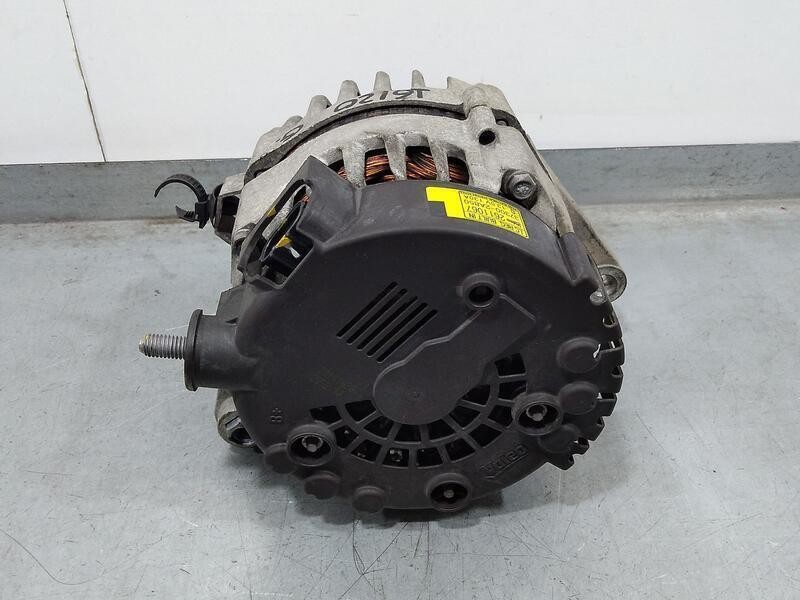 Recambio de alternador para hyundai i30 (gd) base referencia OEM IAM 373002A850 2611067 Valeo