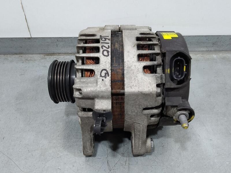 Recambio de alternador para hyundai i30 (gd) base referencia OEM IAM 373002A850 2611067 Valeo