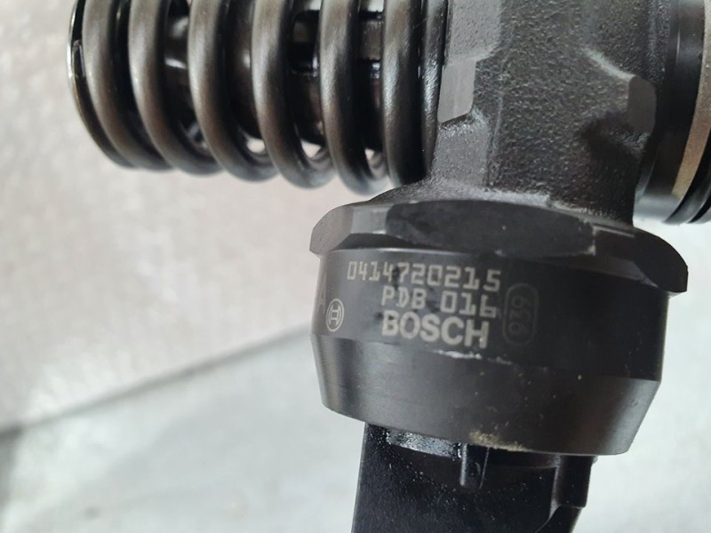 Recambio de inyector para skoda roomster (5j7) family referencia OEM IAM 038130073AG 0414720215 BOSCH