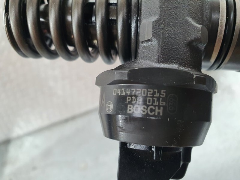 Recambio de inyector para skoda roomster (5j7) family referencia OEM IAM 038130073AG 0414720215 BOSCH