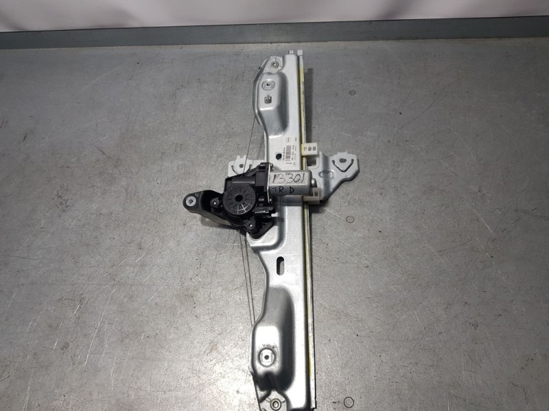 Recambio de elevalunas trasero derecho para nissan qashqai (j11) tekna referencia OEM IAM 827004EA0A 2 PINS ELECTRICO