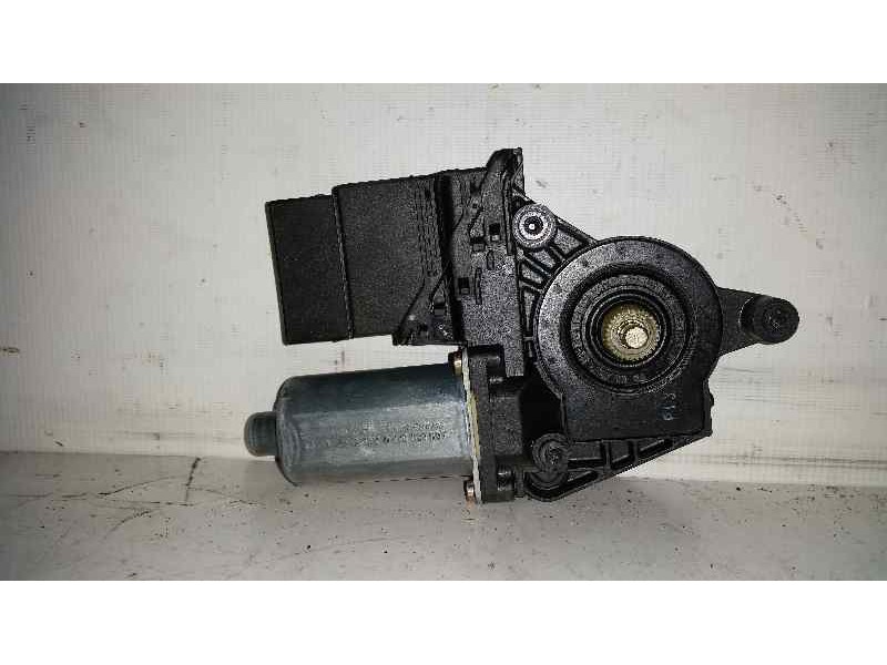 Recambio de motor elevalunas trasero izquierdo para volkswagen passat berlina (3b3) trendline referencia OEM IAM  18 PIN ELECTRI