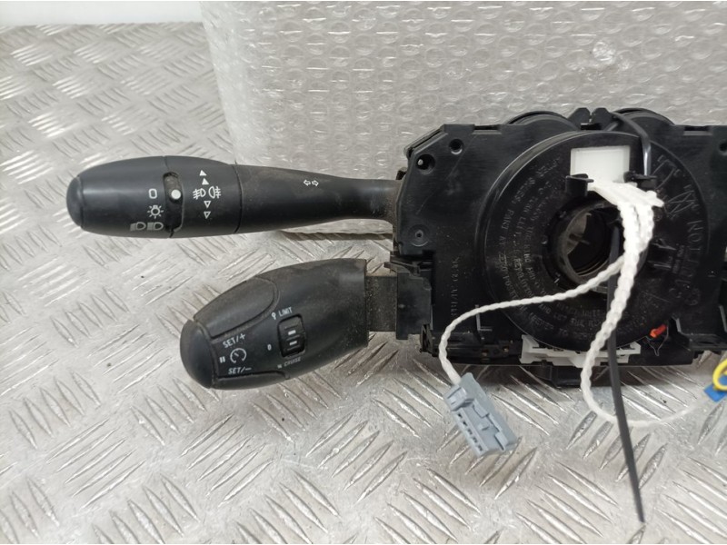 Recambio de mando luces y limpia para peugeot partner tepee style referencia OEM IAM 98062240XT  DELPHI