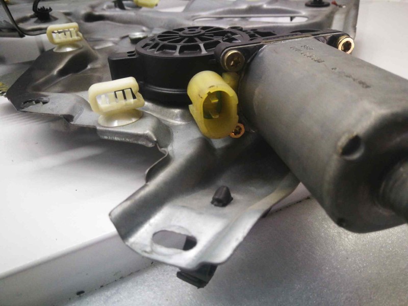 Recambio de elevalunas trasero izquierdo para renault laguna (b56) referencia OEM IAM 192922000  2 PINS